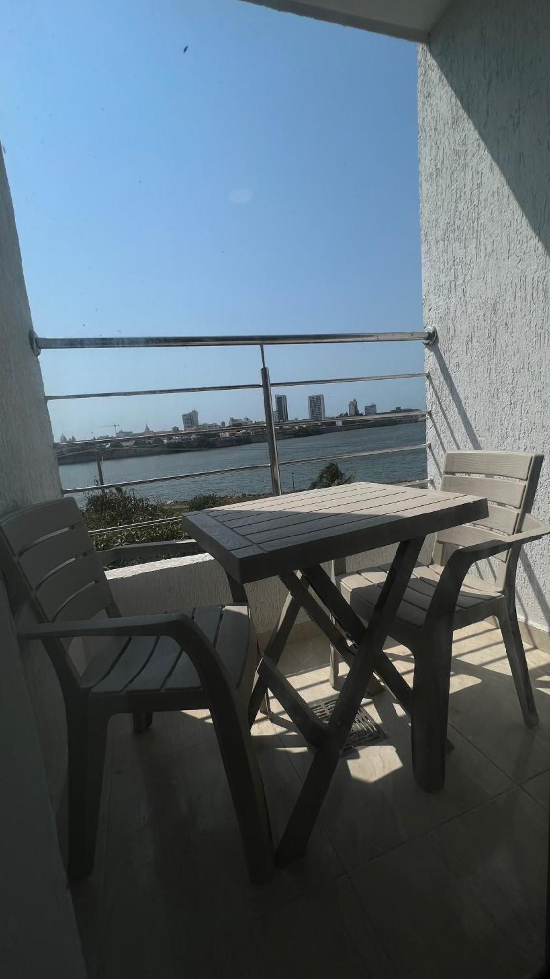 Bahia 79 Apartasuites Cerca Al Centro Cartagena Exterior foto